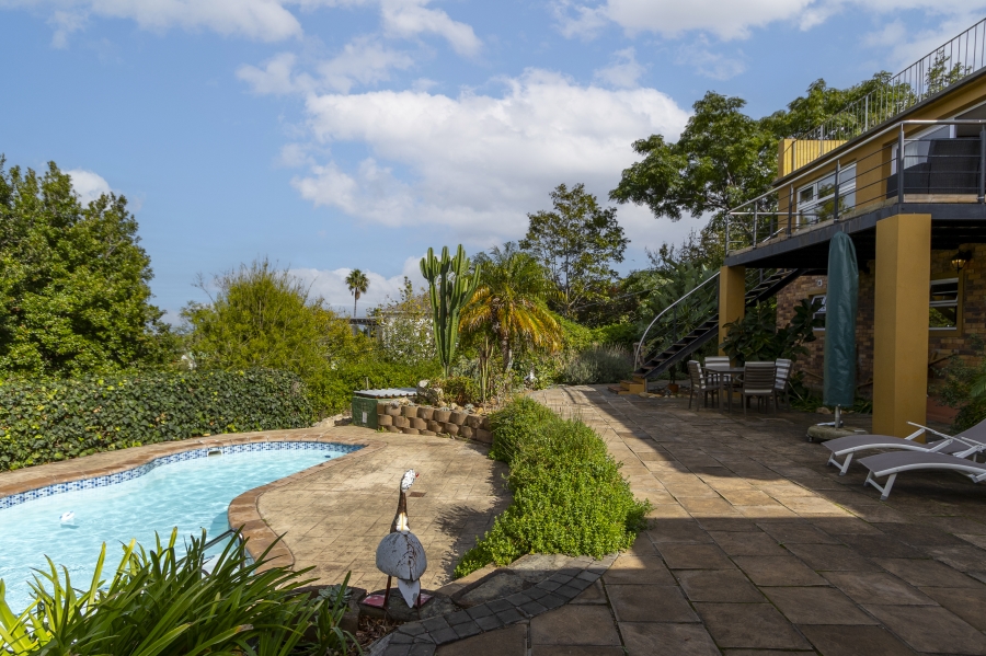 6 Bedroom Property for Sale in Roundhay Western Cape
